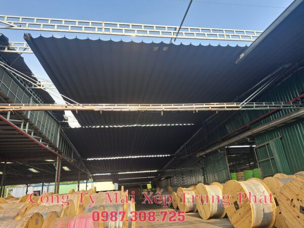 Lắp đặt mái bạt xếp lượn sóng che nắng mưa giá rẻ