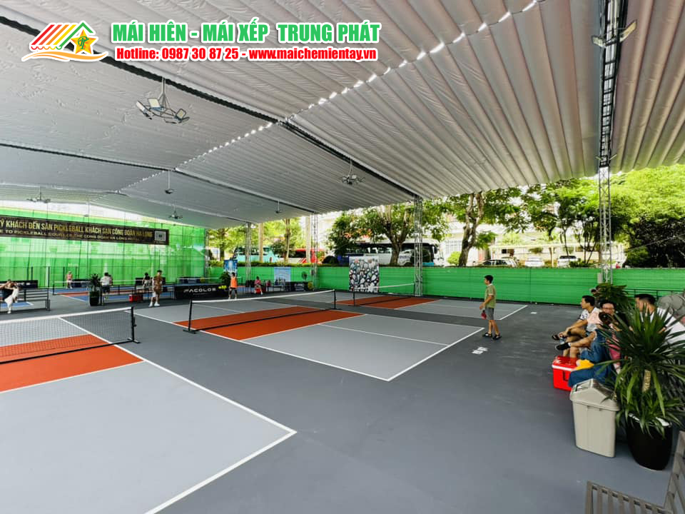 Thi công Mái che bạt xếp di động cho sân pickleball, sân tennis ngoài trời giá rẻ